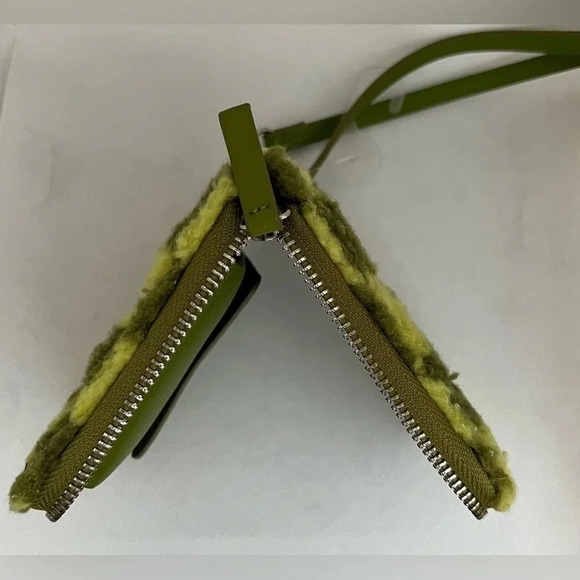 NOBO | faux Sherpa wallet. - Picture 10 of 12